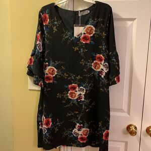 Belongsci Large floral dress with bell/Ruffle sleeves.  NWT
